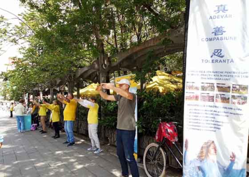 Image for article Romania: Practitioners Hold a Series of Activities to Introduce Falun Dafa