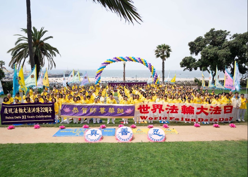 Image for article Los Angeles, USA: Practitioners Celebrate World Falun Dafa Day on Santa Monica Beach