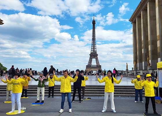 Image for article France: Event Near the Eiffel Tower Commemorates the April 25 Peaceful Appeal