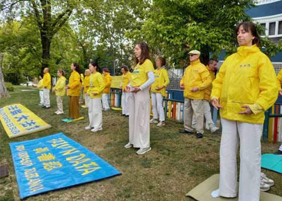 Image for article Spain: Practitioners Hold Event in Front of Chinese Embassy to Commemorate the April 25 Peaceful Appeal
