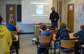 Pháp Luân Công được giới thiệu trong lớp học ở trường Hammerum Friskole của Đan Mạch