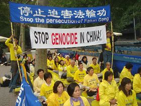 2011-9-21-minghui-nyc-unprotest-02--ss.jpg