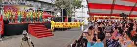“二零一二冈山羊肉文化节”开幕，法轮功学员组成的唐鼓队演出