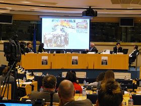 欧洲议会听证会上播放了揭露中共迫害法轮功的真实图片。