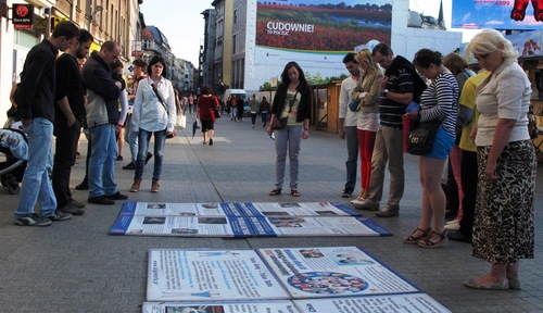 Image for article Pologne : Plus de 1 000 personnes ont signé la pétition pour soutenir le Falun Gong (photos)