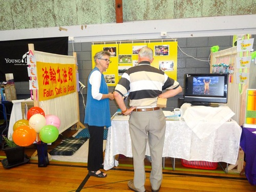  “Orang-orang Dapat Merasakan Belas Kasih Kalian” – Falun Gong Hadir di Festival Kesehatan Selandia Baru