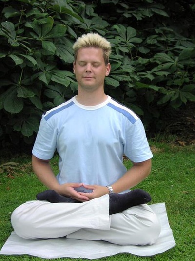 Thomas mulai berlatih Falun Dafa ketika berumur 14 tahun