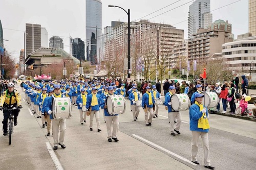 Tian Guo Marching Band di Pawai St. Patrick’s Day di Vancouver
