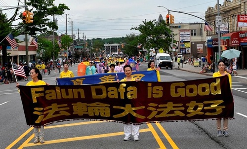Falun Gong berpartisipasi di pawai “Memorial Day” ke-89 di Queens, New York