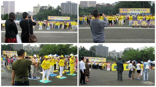 Wisatawan dari Tiongkok menonton dan merekam kegiatan Falun Gong berskala besar, sesuatu yang mereka hanya bisa lihat saat bepergian ke luar negeri karena penganiayaan Falun Gong di Tiongkok