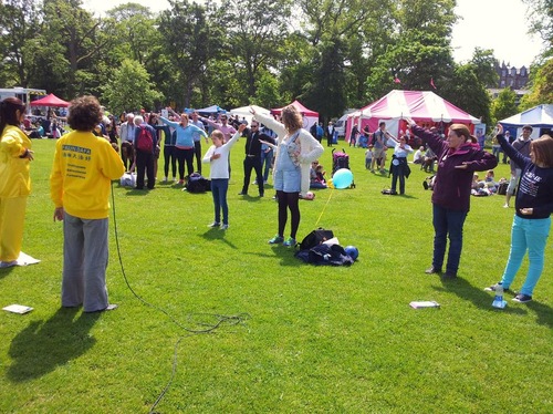 Mempelajari latihan Falun Gong