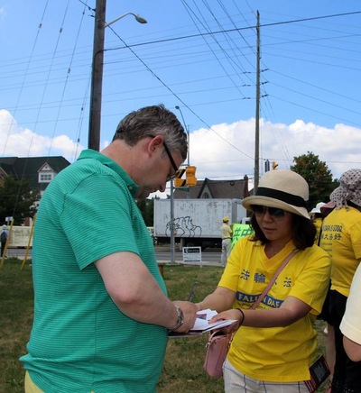 Paul, warga Markham, mendorong praktisi Falun Gong untuk mengadakan lebih banyak kegiatan untuk meningkatkan kesadaran akan penganiayaan dan kekejaman pengambilan organ di Tiongkok.