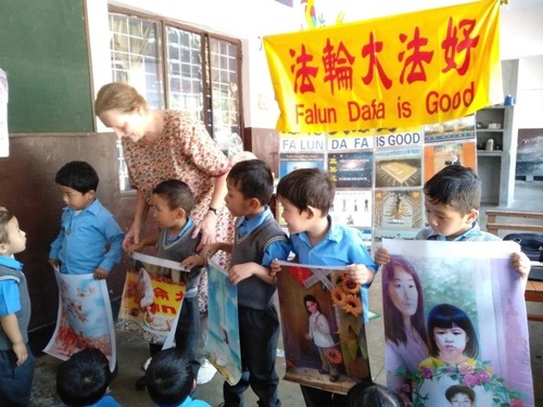Тибетские школы в Индии знакомят учеников с Фалуньгун