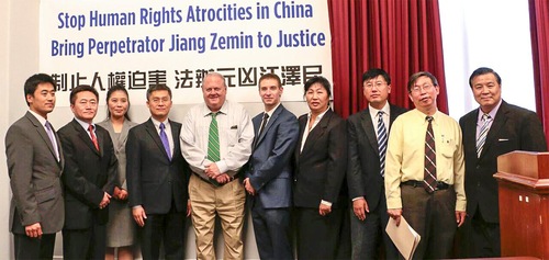 Forum diadakan pada tanggal 15 September oleh Himpunan Falun Dafa di Washington D.C. untuk mendukung tuntutan hukum terhadap Jiang Zemin