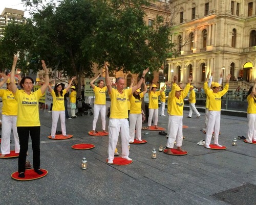Peragaan latihan Falun Gong