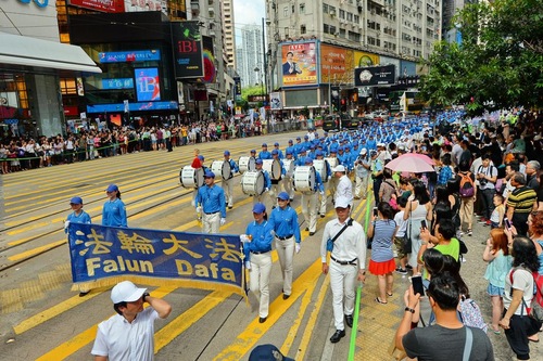 Pawai megah berlangsung selama 3 jam dan menyusuri beberapa jalan tersibuk Hong Kong.