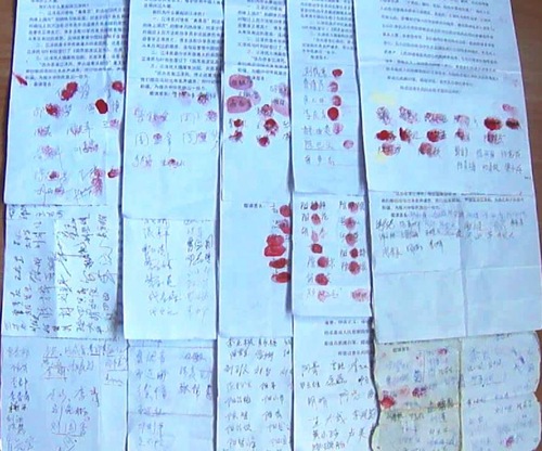 Tanda tangan dan sidik jari dari penduduk di Kota Chenzhou, Provinsi Hunan, Tiongkok.