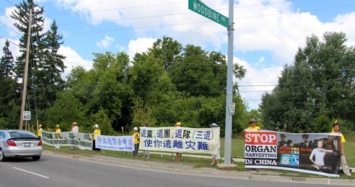 Praktisi Falun Gong membentuk 