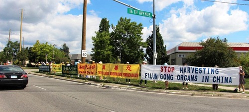 Praktisi Falun Gong membentuk 