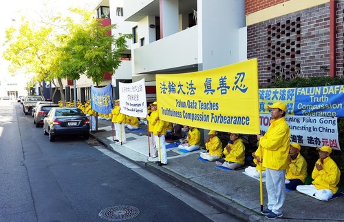  Aksi damai di depan Konsulat Tiongkok pada tanggal 25 April2016