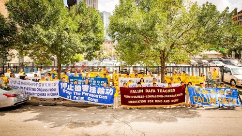 Aksi damai di depan Konsulat Tiongkok