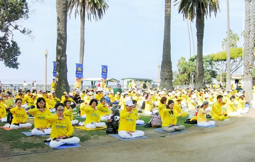 Praktisi Falun Gong di Santa Monica, Los Angeles