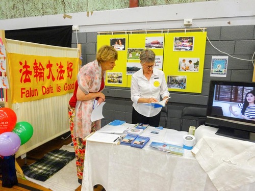  “Orang-orang Dapat Merasakan Belas Kasih Kalian” – Falun Gong Hadir di Festival Kesehatan Selandia Baru