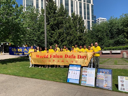 Image for article Falun Dafa Practitioners in the United States Celebrate World Falun Dafa Day and Respectfully Wish Master a Happy Birthday