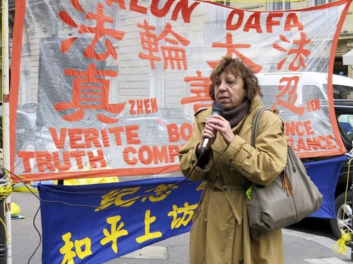 Marie-Françoise Lamperti, ketua Agir pour les Droits de l'homme (Aksi untuk Hak Asasi Manusia), menyerukan kepada publik agar bersatu dan mendesak pemerintah supaya mengambil tindakan untuk menghentikan penganiayaan