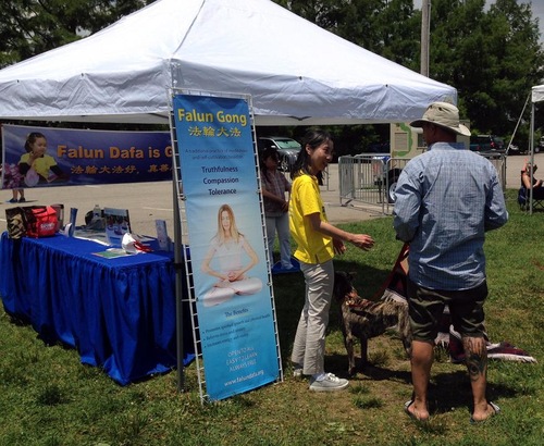 St. Louis, Missouri: Falun Gong Disambut Baik di Festival 