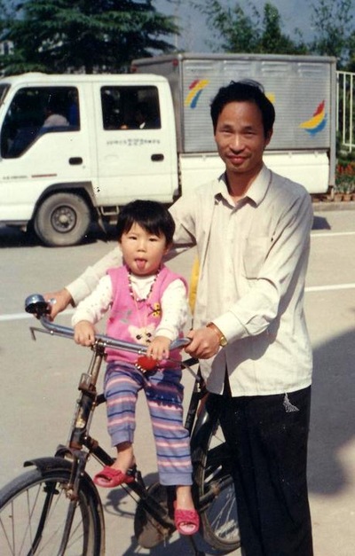 Foto masa kecil Chen Xi dan ayahnya - Korban penganiayaan / penyiksaan