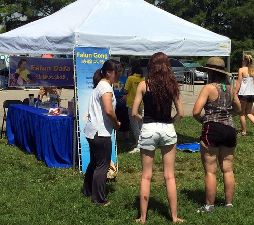 St. Louis, Missouri: Falun Gong Disambut Baik di Festival 