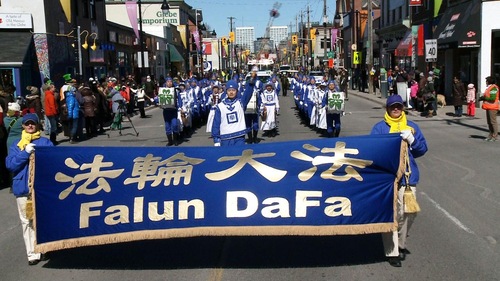 Tian Guo Marching Band di pawai 34th Saint Patrick’s Day di Ottawa pada 20 Maret 2016