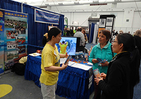 Image for article Vancouver: Falun Gong Participates in Wellness Show, Thousands Learn About the Practice & Its Many Benefits