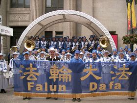Image for article Canada: Falun Dafa Entry Makes Its Mark in the Calgary Stampede Parade 