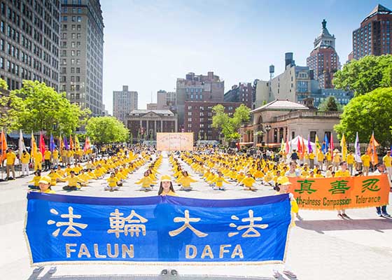 Image for article More Than 1,000 Practitioners Celebrate World Falun Dafa Day on Union Square in New York