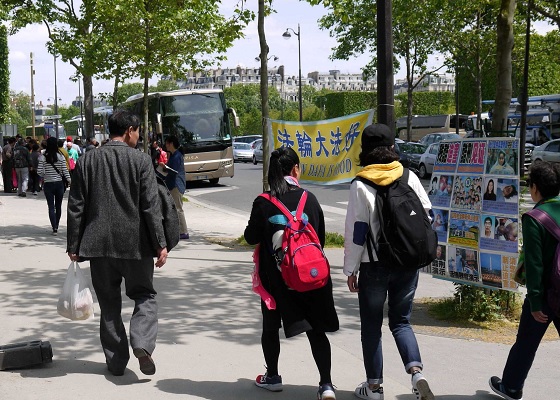 Image for article From Ridicule to Respect: A Change in Chinese Tourists in Paris, France