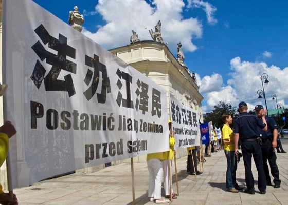 Image for article Poland: Falun Gong Practitioners Protest During Chinese Official's Visit