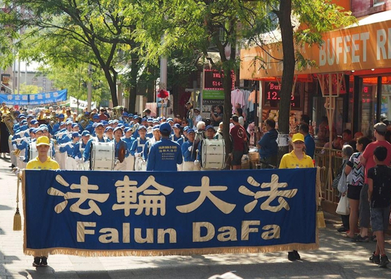 Image for article Montreal, Canada: Falun Gong Practitioners March to Raise Awareness