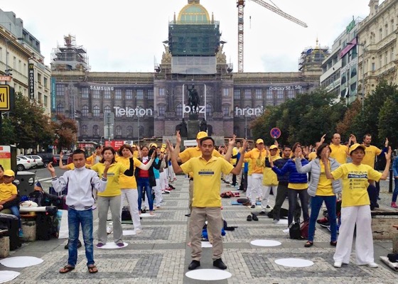 Image for article Czech Republic: Falun Gong Rally and Parade Broadcast Live in Prague
