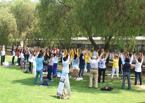 Image for article Mexico: Introducing Falun Gong to College Students and Faculty
