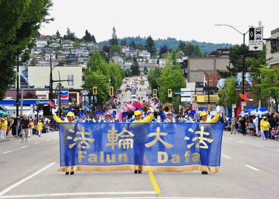 Image for article Vancouver, Canada: “It's 'Hats Off' Day and My Hat Is Off to Falun Gong!”