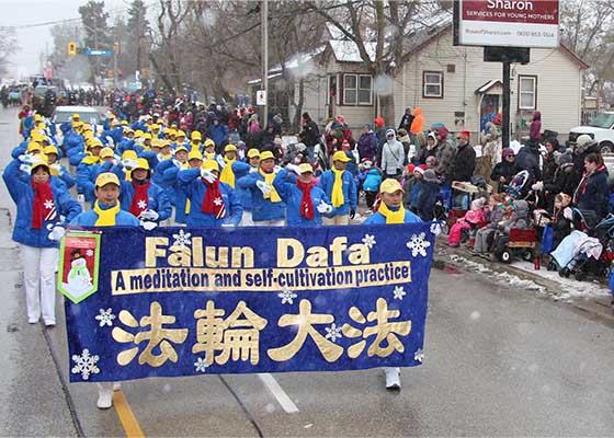 Image for article Canada: Three Christmas Parades in Two Days Leave Memorable Impressions