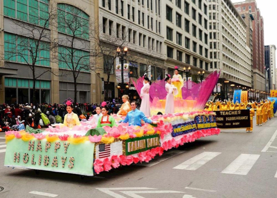 Image for article Chicago: Showcasing Falun Dafa in the Thanksgiving Day Parade