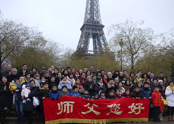 Image for article Paris, France: Falun Dafa Practitioners Thank Master and Wish Him a Happy New Year