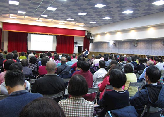Image for article Northern Taiwan Practitioners Discuss Ways to Present Falun Dafa to Chinese Tourists