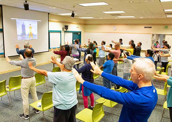 Image for article San Francisco, California: People from All Walks of Life Come to Learn Falun Gong