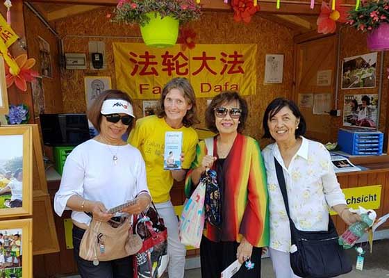 Image for article USA, Austria, and India: Introducing Falun Gong at Local Community Events