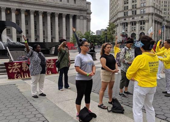 Image for article Manhattan: New York City Residents Learn Falun Dafa Exercises at Summer Street Festival