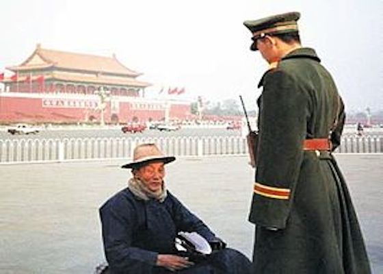 Image for article When Seniors Reading Falun Gong Books Together Becomes a Crime